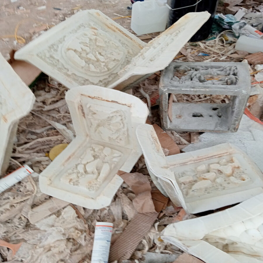 Khuôn cột đèn nhà thờ đình chùa - Hình ảnh 16