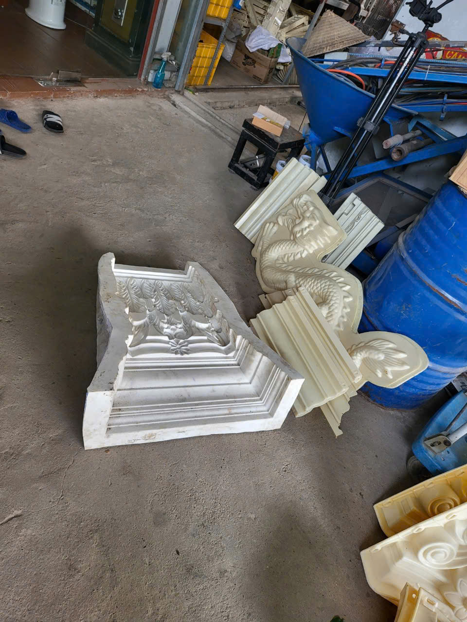 Khuôn silicon đầu cột xi măng được ứng dụng trong sản xuất hoa văn xi măng, đầu cột bê tông và các chi tiết trang trí kiến trúc với độ sắc nét cao